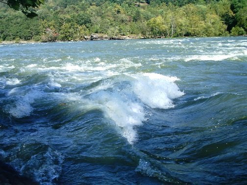 Brooks Play wave - Brooks Falls Roadside Park