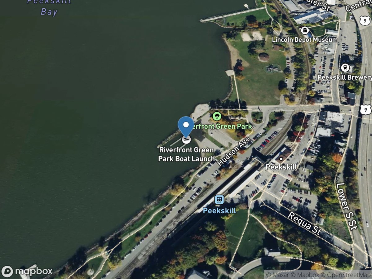 Riverfront Green Park