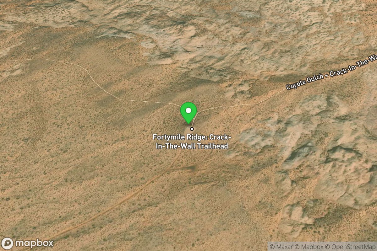 Crack in the Wall trailhead parking area